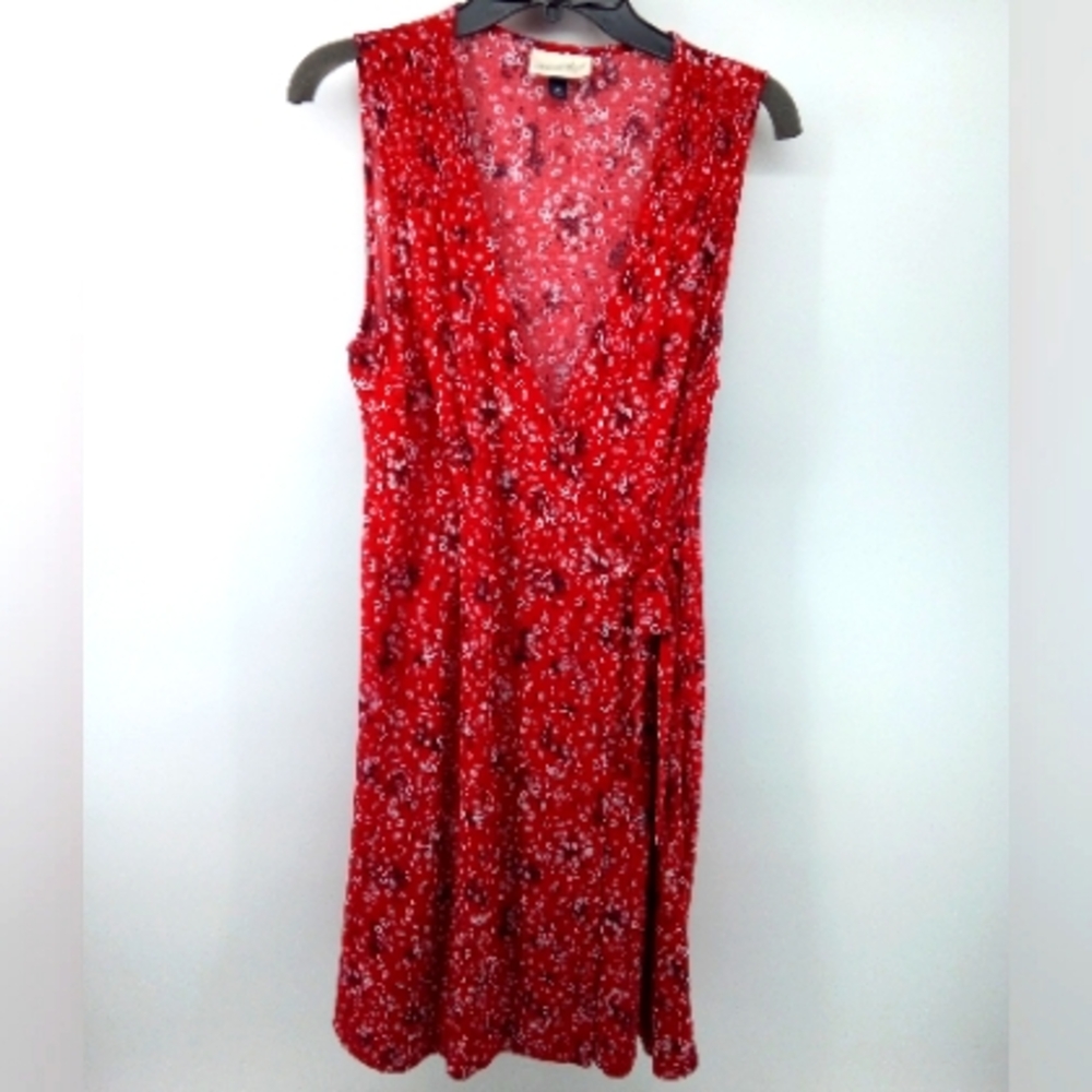 Universal Thread Wrap Dress Red Floral Smocking 100% Rayon 2018 Collection M